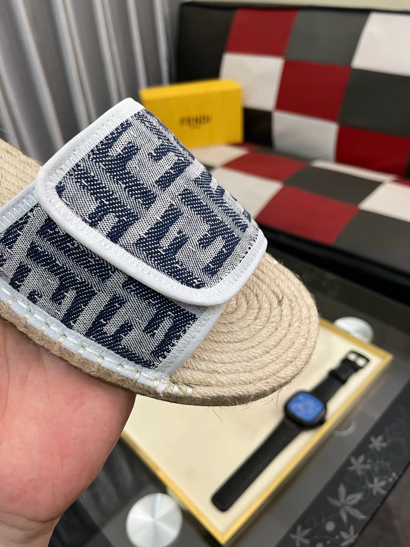 Men's shoes💰320⌚️⌚️[FENDI~Fendi slippers] High-end men's shoes brand official website 1:1 latest masterpiece: original mold customization, fabrics made of imported original materials, upgraded outsole, lighter, top quality in the market, simple and tasteful, a must-have for fashionistas, fashion is at your feet, full of confidence, the same style at the counter👍The season of summer slippers is here. Yardage: 38-44. Can be customized45.46.47